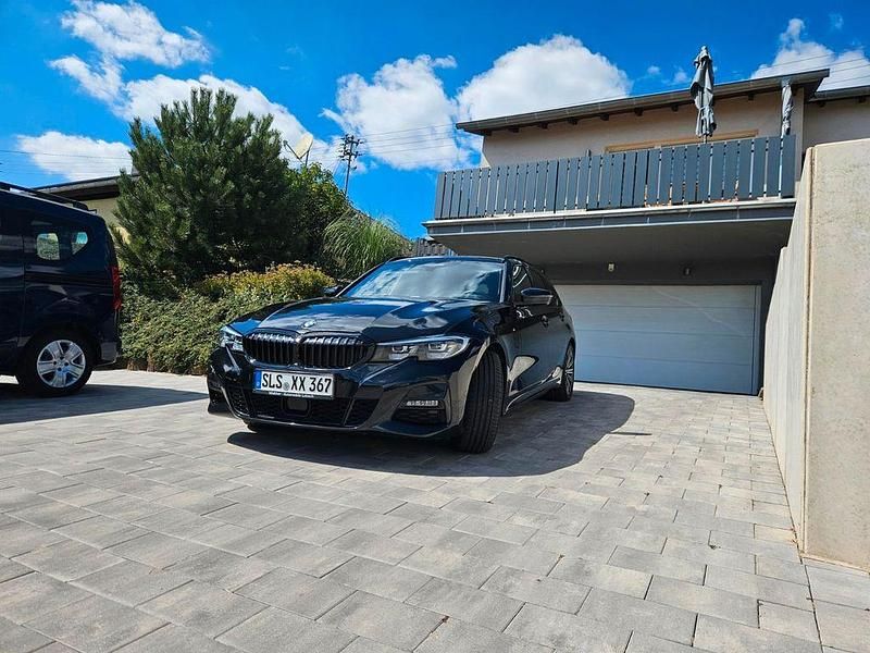 Schwarz Gebraucht 2020 BMW 320 M Sport Limousine | 29.990 € (Fairer Preis) - Bild 1/4