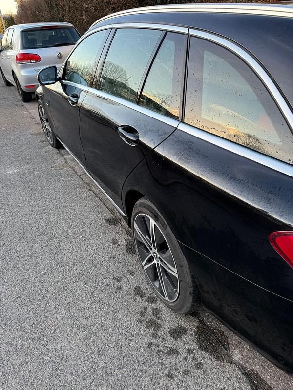 Gebraucht Mercedes C300e 211 PS (155 kW) 2020 Schwarz Kombi