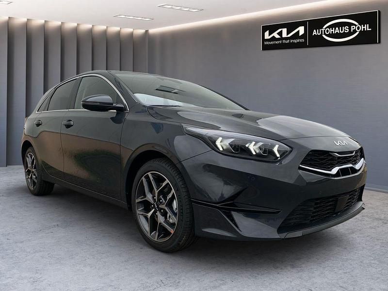Neu Kia Ceed 140 PS (102 kW) 2025 Grau Kleinwagen