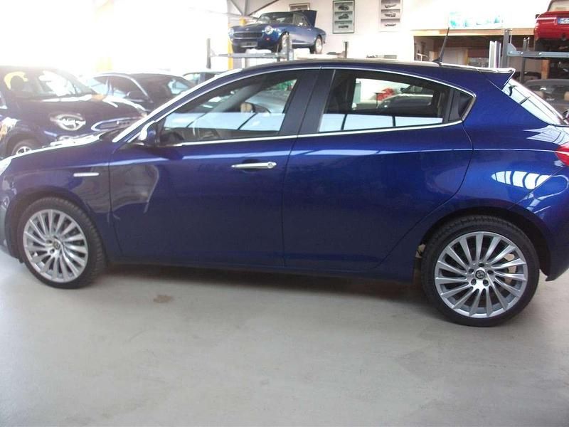 Gebraucht Alfa Romeo Giulietta 120 PS (88 kW) 2017 Blau Kleinwagen