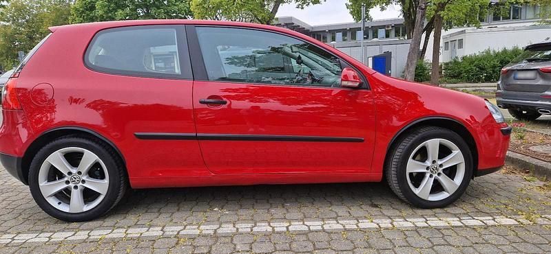 Usata VW Golf 90 CV (66 kW) 2004 Rosso Coupé