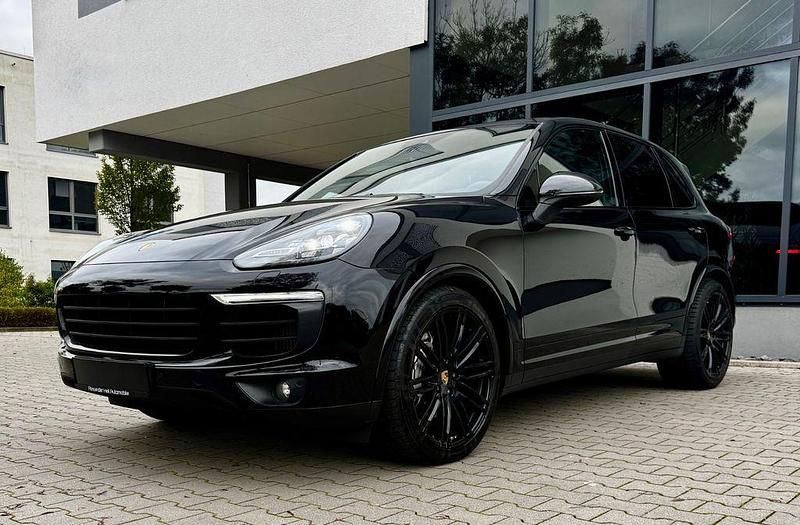 Schwarz Gebraucht 2017 Porsche Cayenne Platinum Edition SUV | 38.500 € (Fairer Preis) - Bild 1/4