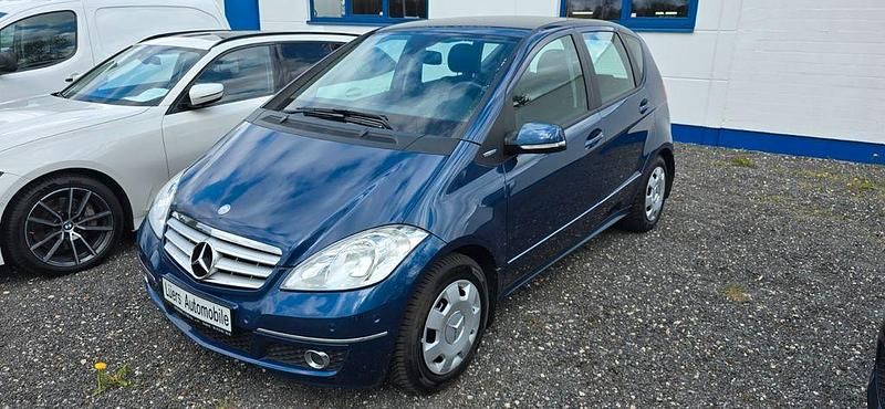 Gebraucht Mercedes A180 116 PS (85 kW) 2010 Blau Limousine