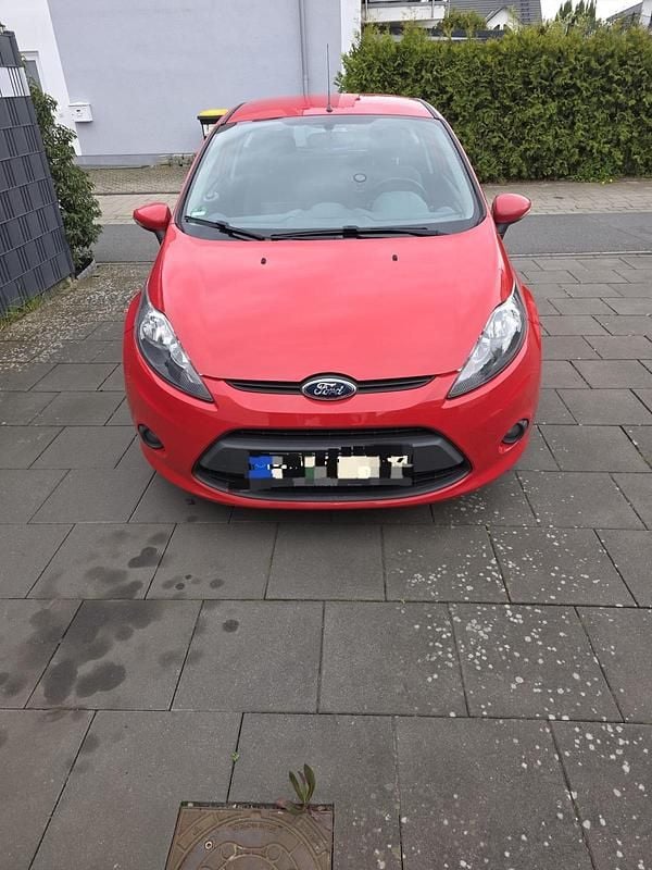 Gebraucht Ford Fiesta 60 PS (44 kW) 2011 Rot Kleinwagen
