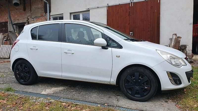 Gebraucht Opel Corsa 90 PS (66 kW) 2011 Weiß Kleinwagen
