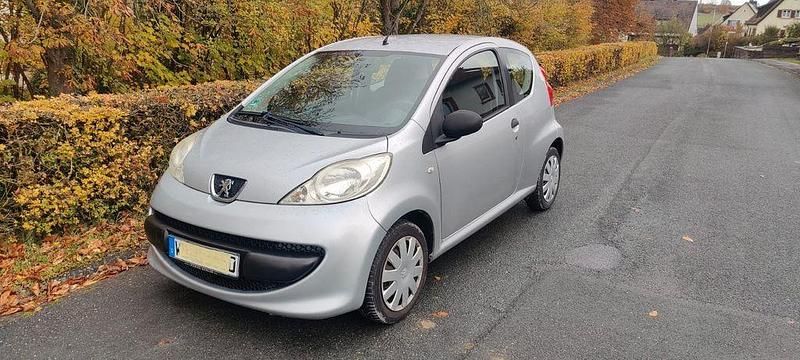 Silber Gebraucht 2006 Peugeot 107 Filou Kleinwagen | 1.700 € (Fairer Preis) - Bild 1/4