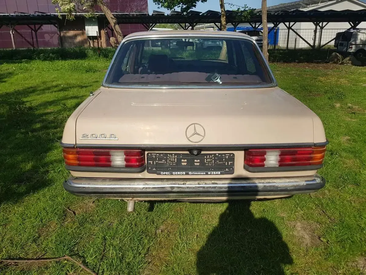Gebraucht Mercedes 200 60 PS (44 kW) 1982 Beige Limousine