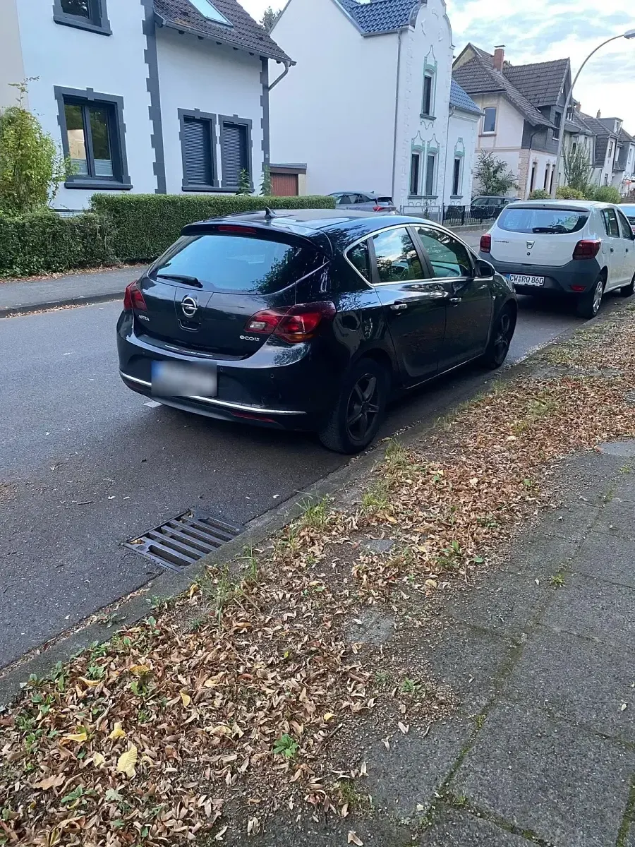Gebraucht Opel Astra 110 PS (80 kW) 2012 Schwarz Kleinwagen