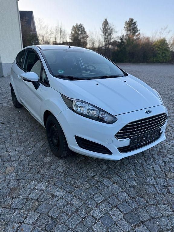 Gebraucht Ford Fiesta Trend 60 PS (44 kW) 2013 Weiß Kleinwagen