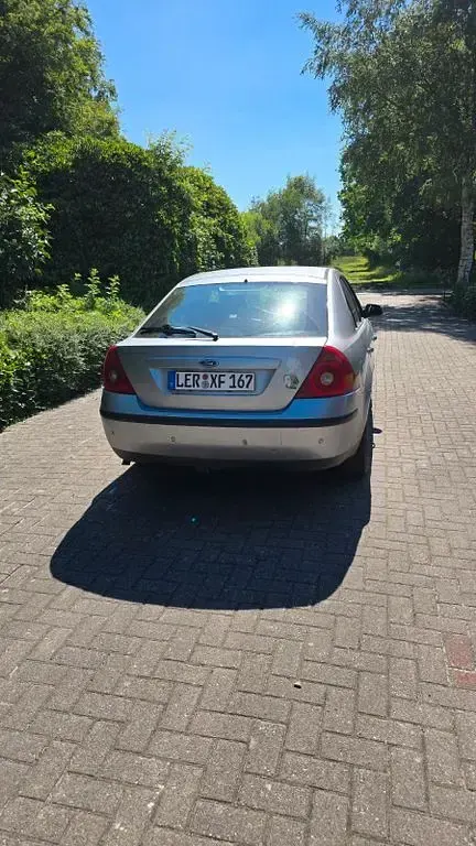 Gebraucht Ford Mondeo Ghia 125 PS (91 kW) 2002 Silber Limousine