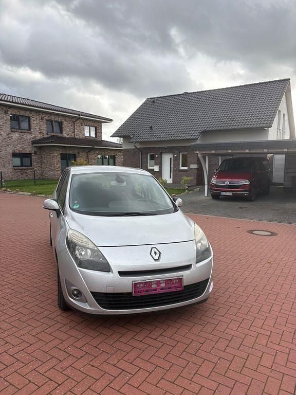 Silber Gebraucht 2011 Renault Scénic III Dynamique Van / Kleinbus | 2.000 € - Bild 1/4