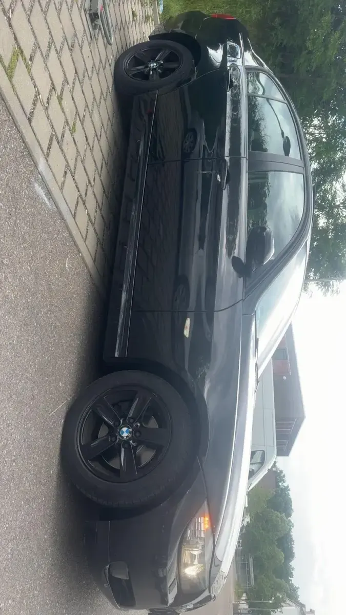 Gebraucht BMW 320 170 PS (125 kW) 2011 Schwarz Limousine