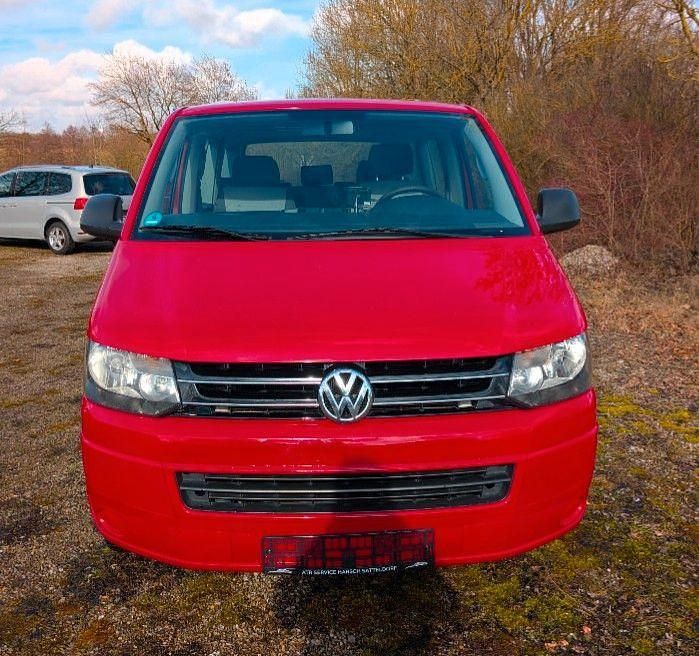 Gebraucht VW Transporter Startline 102 PS (75 kW) 2010 Rot Van