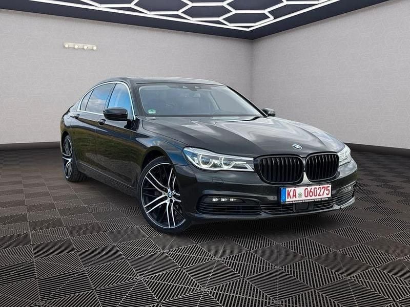 Schwarz Gebraucht 2018 BMW 750 Sport Line Limousine | 26.799 € - Bild 1/4