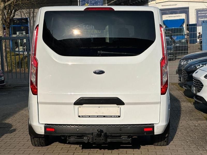 Gebraucht Ford Tourneo 131 PS (96 kW) 2020 Weiß Van / Kleinbus