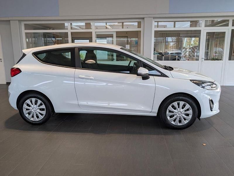 Gebraucht Ford Fiesta 75 PS (55 kW) 2022 Weiß Limousine