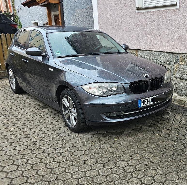 Grau Gebraucht 2007 BMW 118 Kleinwagen | 1.550 € (Superpreis) - Bild 1/4