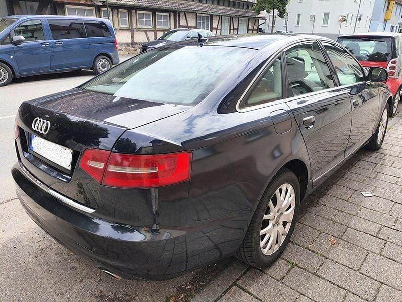 Gebraucht Audi A6 Ambiente 190 PS (139 kW) 2010 Blau Limousine