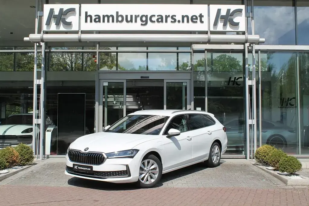 Gebraucht Skoda Superb Selection 204 PS (150 kW) 2025 Purity weiß (uni) Kombi