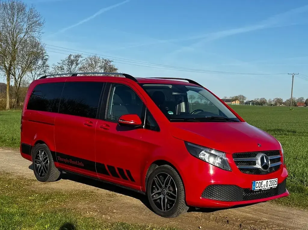 Gebraucht Mercedes V220 163 PS (119 kW) 2020 Rot Van / Kleinbus