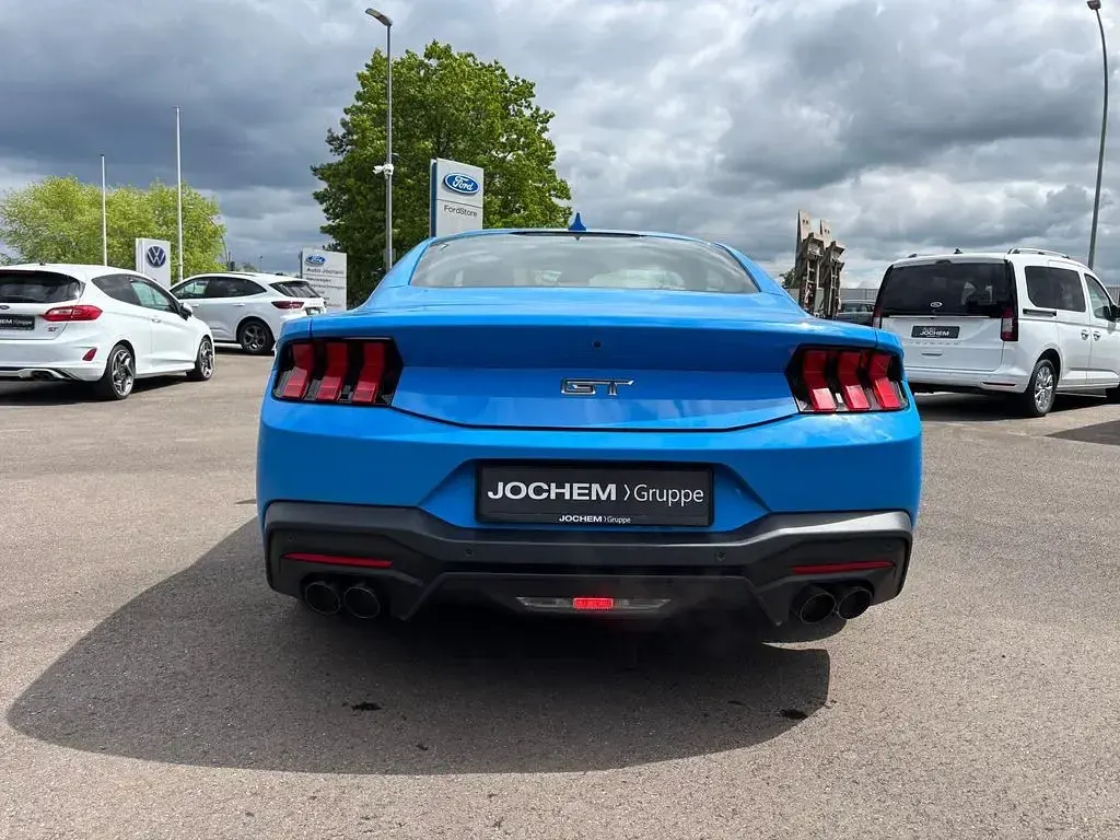 Neu Ford Mustang 446 PS (328 kW) 2026 Grau