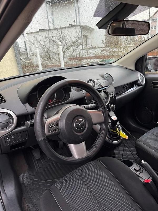 Gebraucht Mazda 2 80 PS (58 kW) 2009 Silber Kleinwagen