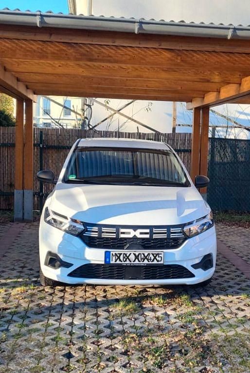 Weiß Gebraucht 2024 Dacia Sandero Essentiel Limousine | 12.900 € - Bild 1/2