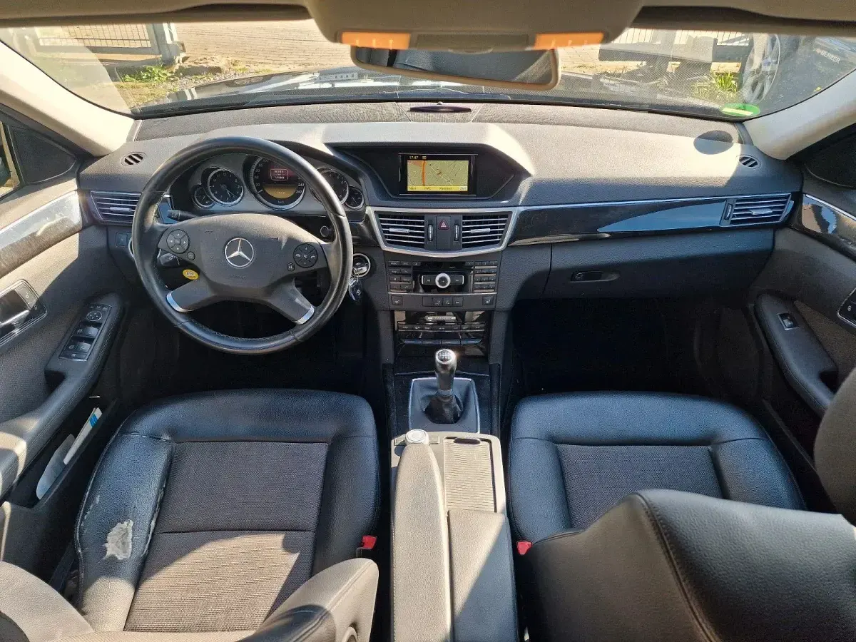 Usado Mercedes E200 Avantgarde 184 CV (135 kW) 2012 Negro Familiar
