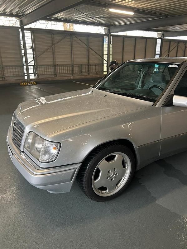 Gebraucht Mercedes E300 110 PS (80 kW) 1991 Grau Limousine
