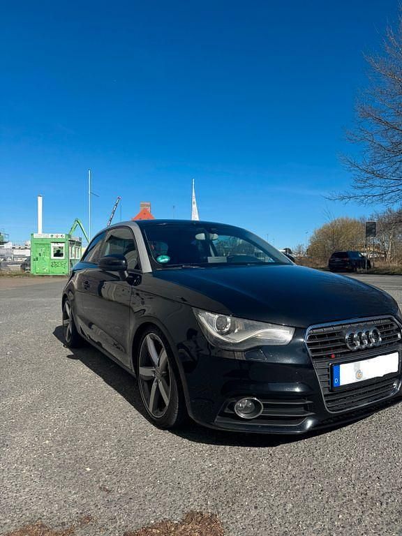 Schwarz Gebraucht 2010 Audi A1 S-Line Kleinwagen | 6.000 € (Guter Preis) - Bild 1/4