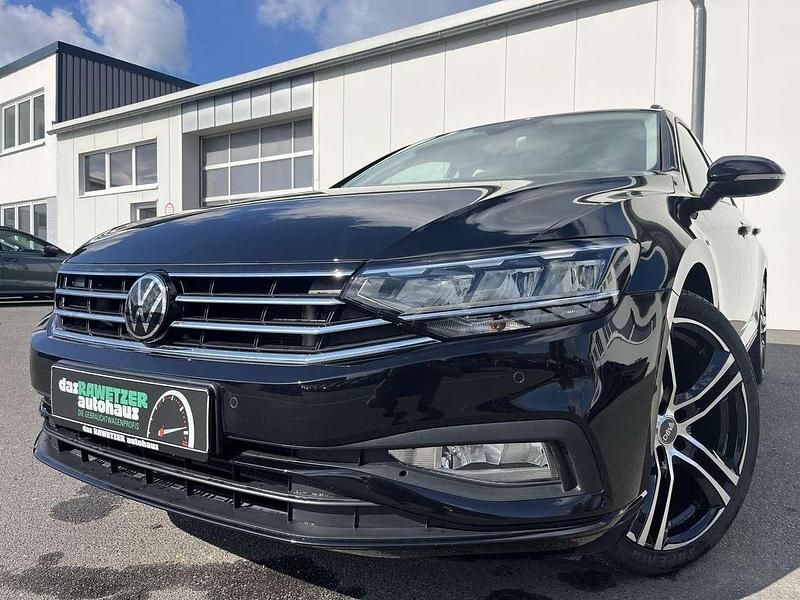 Deep black Gebraucht 2022 VW Passat R-line Kombi | 24.860 € (Guter Preis) - Bild 1/4