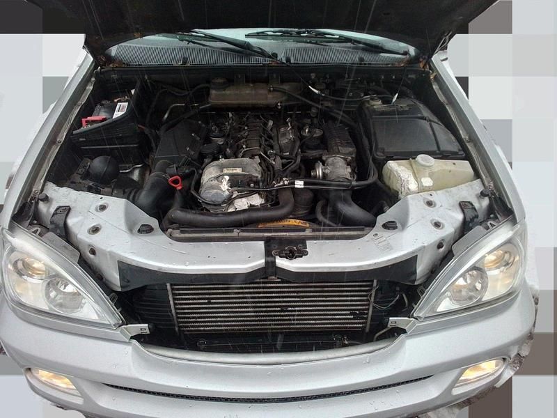 Gebraucht Mercedes ML270 163 PS (119 kW) 2003 Silber SUV