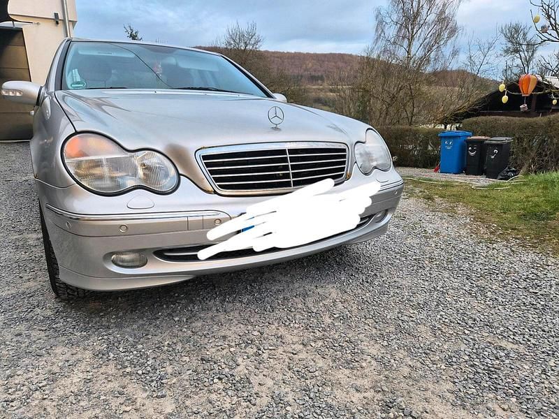 Second-hand Mercedes C200 120 CP (88 kW) 2002 Argintiu Berlinǎ