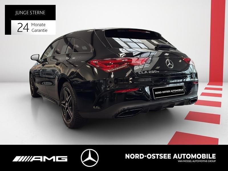 Gebraucht Mercedes CLA250e Shooting Brake AMG 160 PS (117 kW) 2021 Unilack nachtschwarz Kombi