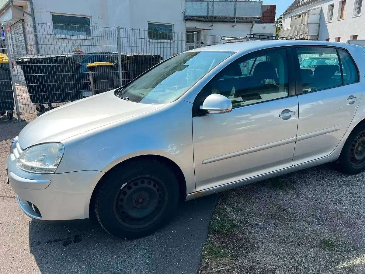 Gebraucht VW Golf V 105 PS (77 kW) 2006 Silber Kleinwagen