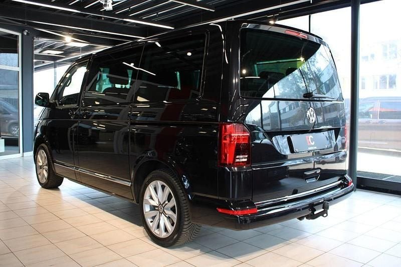 Second-hand VW Multivan 199 CP (146 kW) 2021 Negru Monovolum