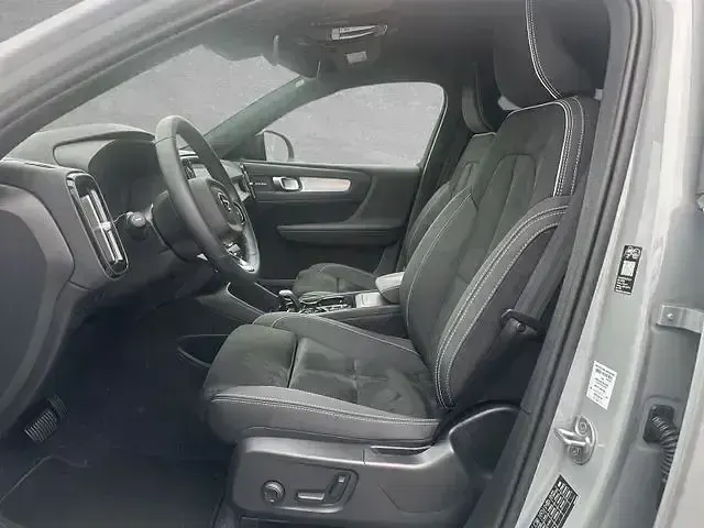 Gebraucht Volvo XC40 Plus 163 PS (119 kW) 2025 Vapour grey SUV
