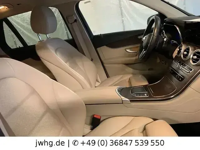 Gebraucht Mercedes GLC300e 320 PS (235 kW) 2020 Schwarz/baltic black SUV