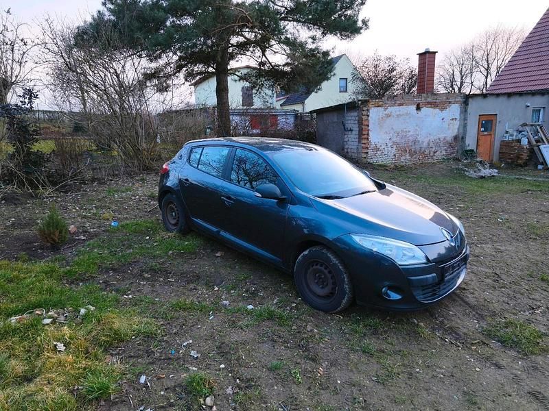 Gebraucht Renault Mégane 101 PS (74 kW) 2012 Schwarz Limousine