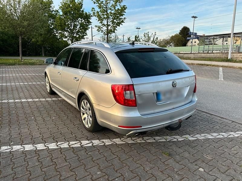Gebraucht Skoda Superb 260 PS (191 kW) 2010 Silber Kombi