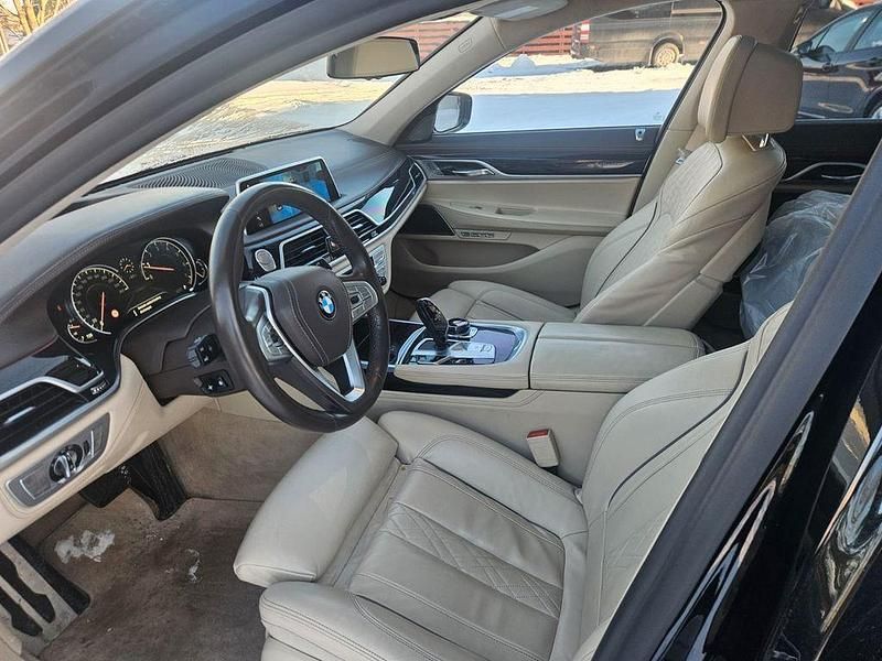 Gebraucht BMW 750 449 PS (330 kW) 2018 Schwarz Limousine