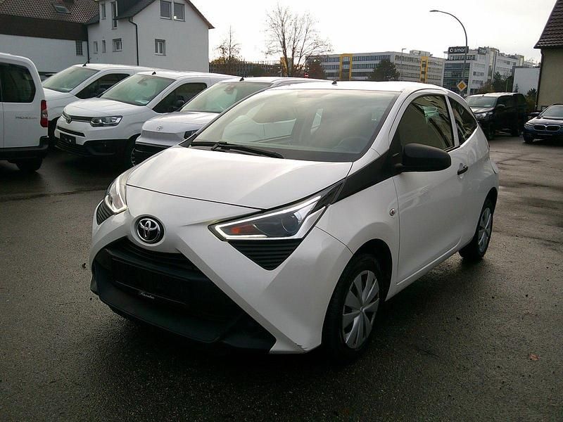 Weiß Gebraucht 2021 Toyota Aygo Kleinwagen | 5.740 € (Superpreis) - Bild 1/4