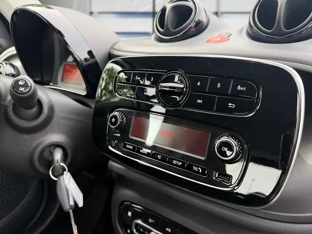 Gebraucht Smart ForTwo Electric Drive 60 kW (82 PS) 2023 Schwarz Coupé