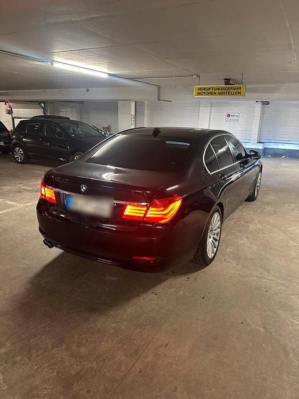 Schwarz Gebraucht 2009 BMW 730 Limousine | 12.000 € (Fairer Preis) - Bild 1/4