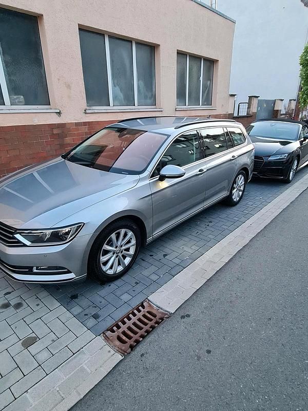 Silber Gebraucht 2017 VW Passat Limousine | 12.900 € (Superpreis) - Bild 1/4