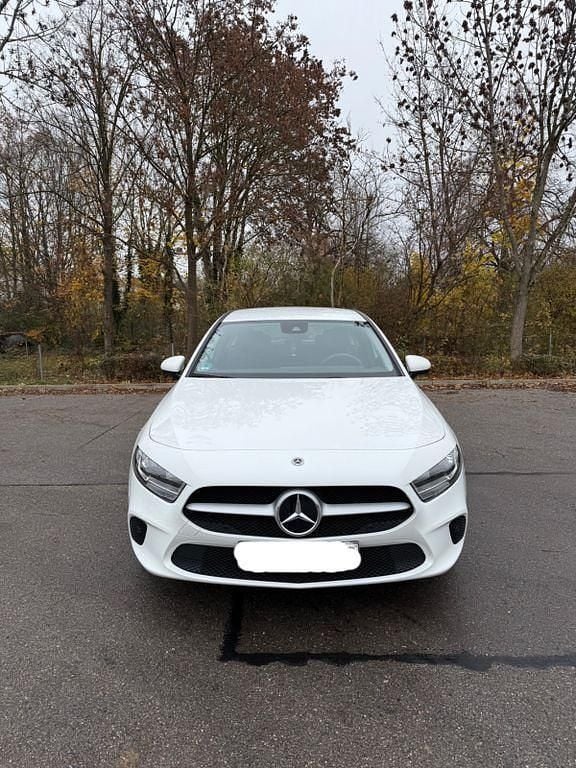Weiß Gebraucht 2021 Mercedes A200 Advanced Limousine | 23.500 € (Guter Preis) - Bild 1/4