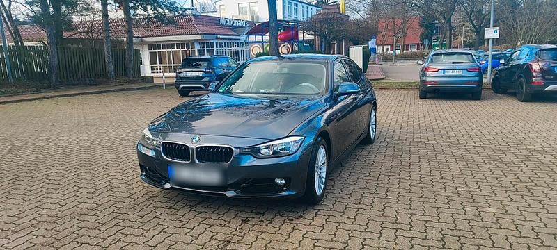 Grau Gebraucht 2012 BMW 320 Limousine | 5.999 € (Guter Preis) - Bild 1/4