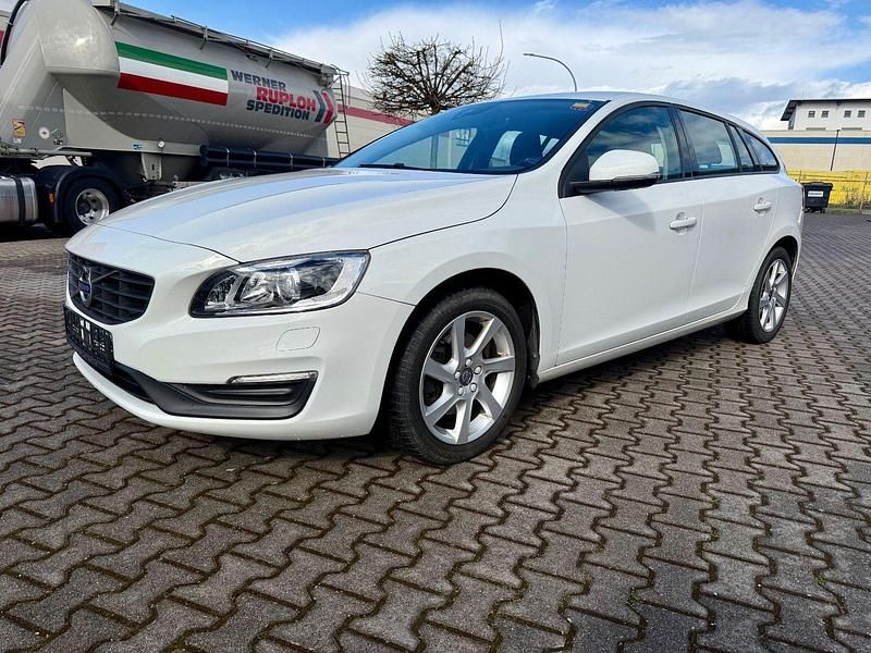 Gebraucht Volvo V60 122 PS (89 kW) 2016 Weiß Kombi