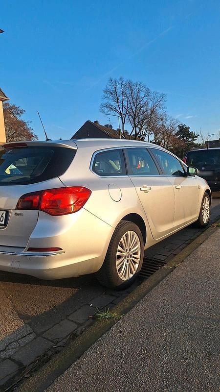 Gebraucht Opel Astra 165 PS (121 kW) 2013 Silber Limousine