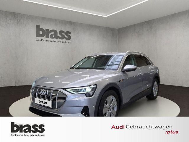 Florettsilber metallic Gebraucht 2021 Audi e-tron Ambiente SUV | 42.800 € (Etwas zu teuer) - Bild 1/4
